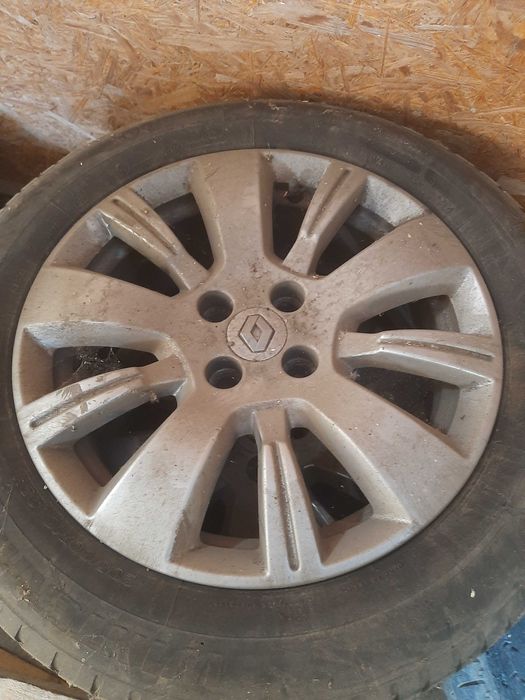 Vând jante renault R16