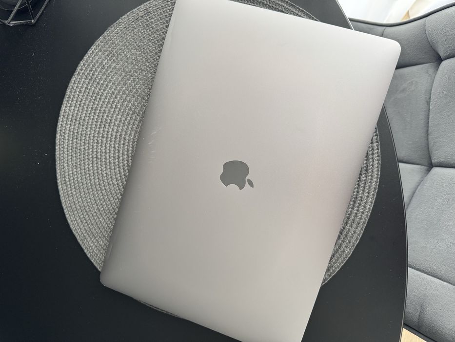 Vând MacBook Pro 15-inch (2017)