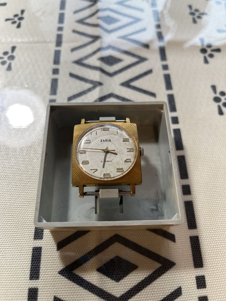 Продам часы  ZARIA