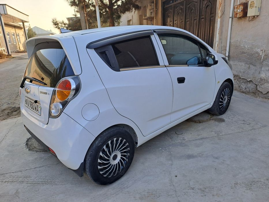 Спарк срочний сотилади