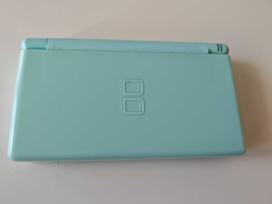 Nintendo DS Lite - качени много игри
