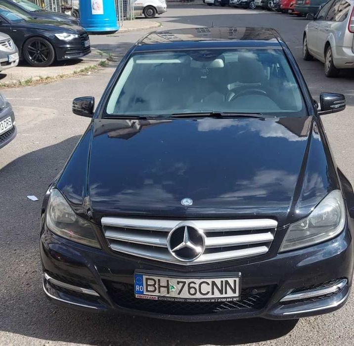 Vând Mercedes C180 din 2013