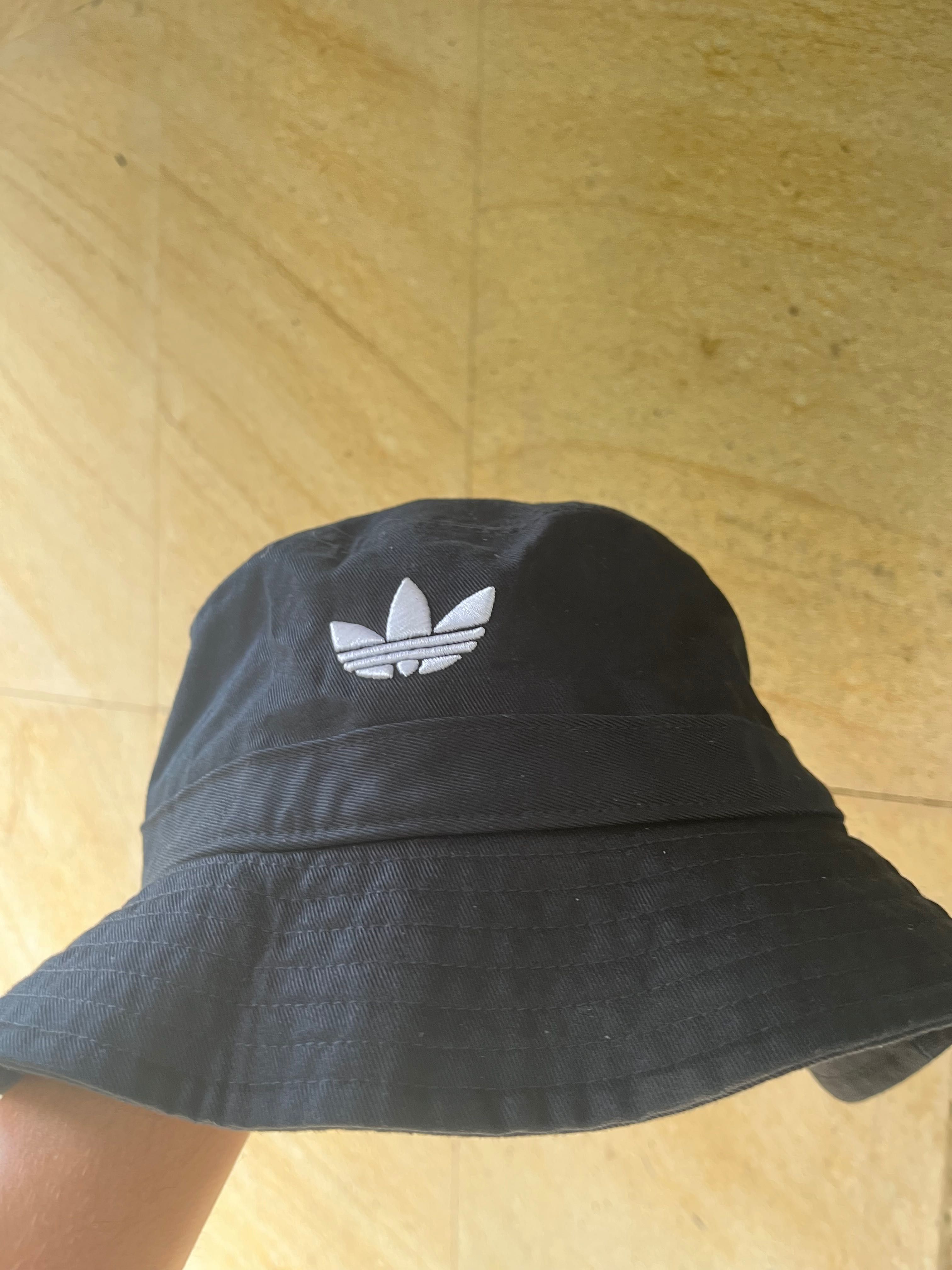 Шапка-идиотка на Adidas
