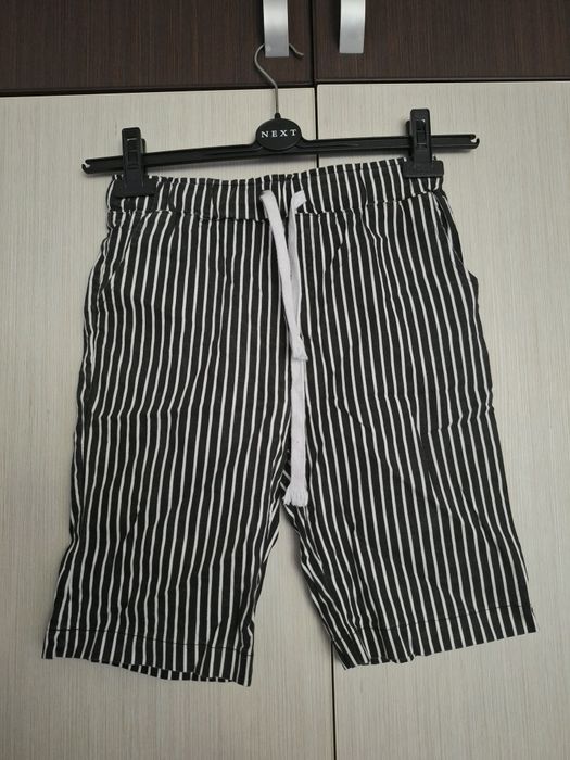 Pantaloni scurți în dungi
