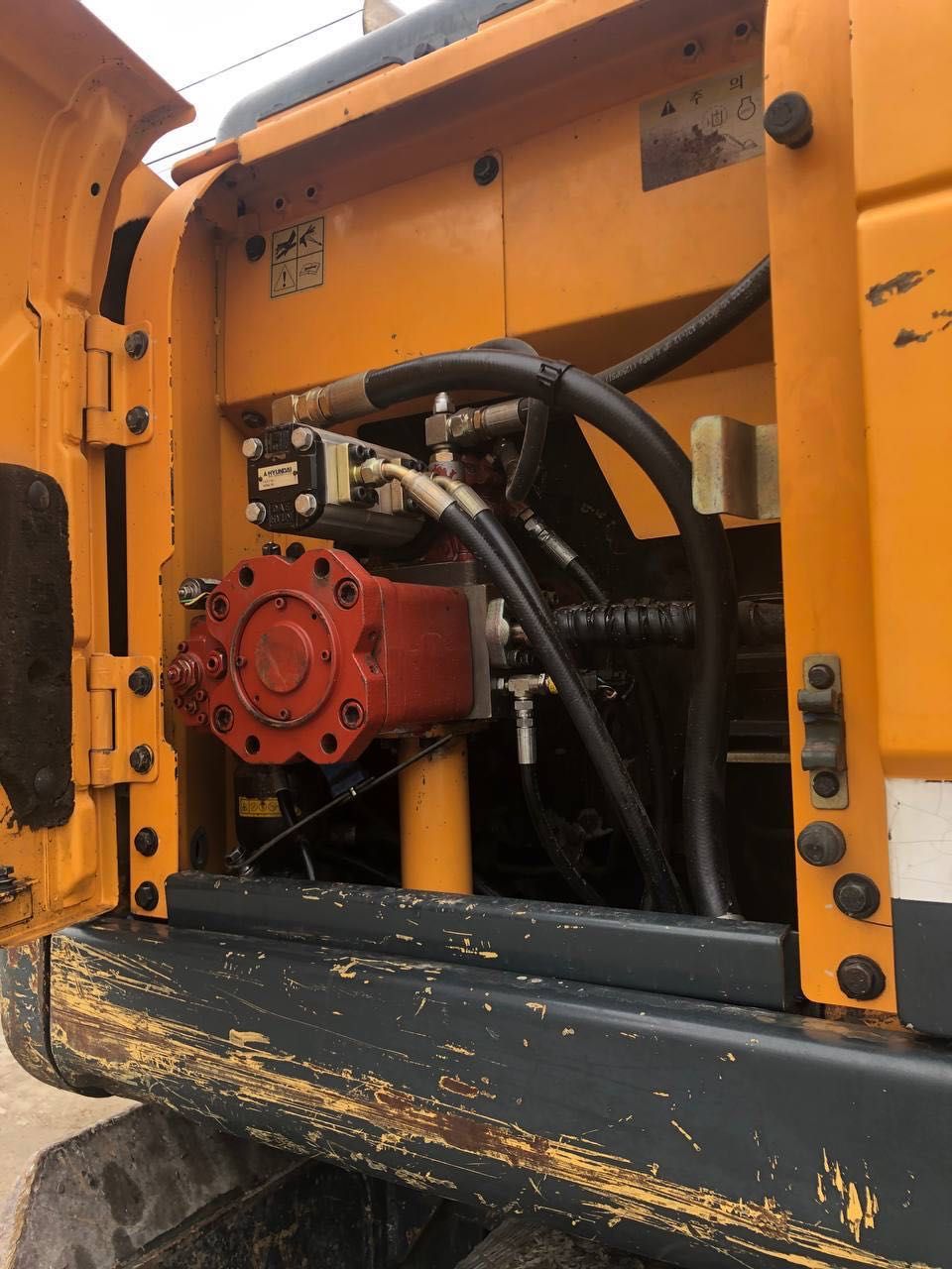Hyundai 140 ekskovator sotiladi