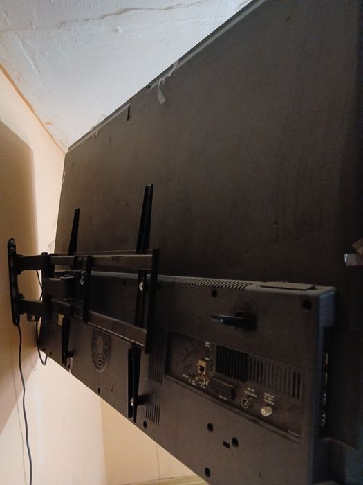 Vand televizor Grundig+ o narghilea cadou !!!