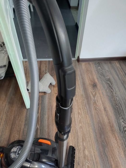 Aspirator cu fir Rowenta Compact Power Cyclonic