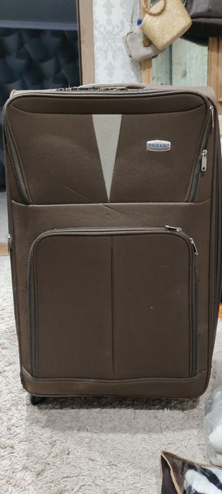 Большой чемодан.