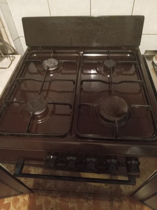 Продам газовую плиту в связи с переездом
