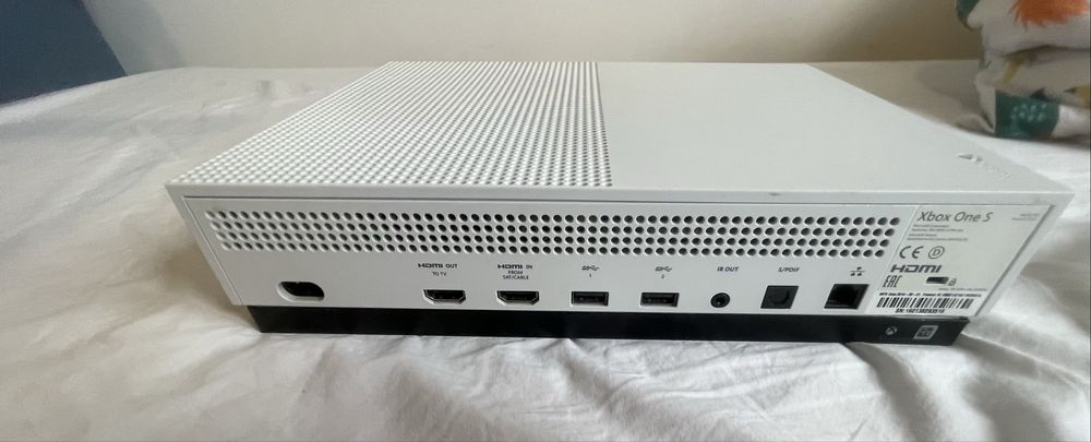 Xbox one s с игри И КОНТРОЛЕР!!!