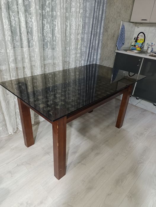 Стол кухонный с хорошем состоянии