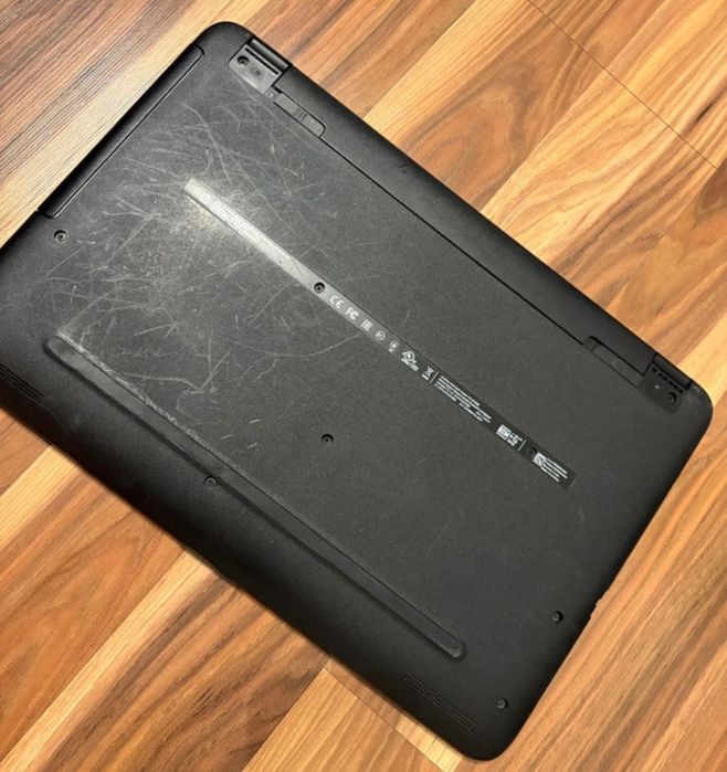 Vând laptop pentru piese