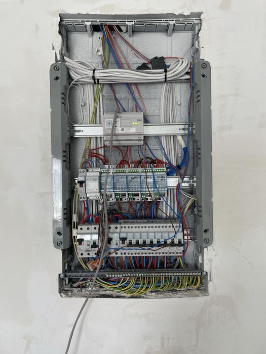 Electrician cu experienta,ofer un pret corect si seriozitate