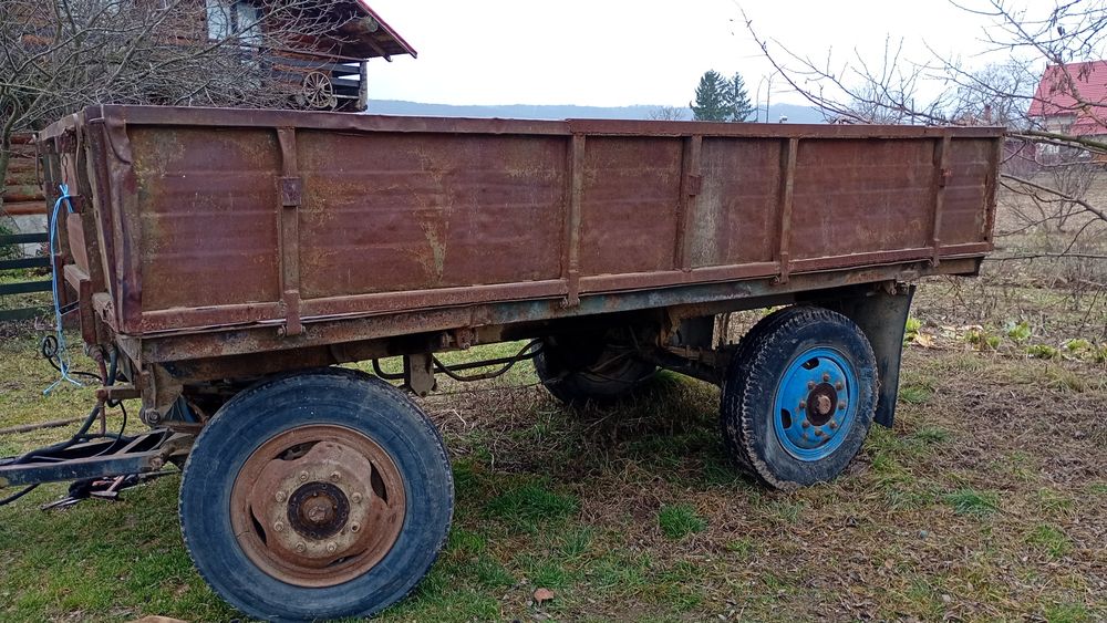 Remorca agricola basculabilă