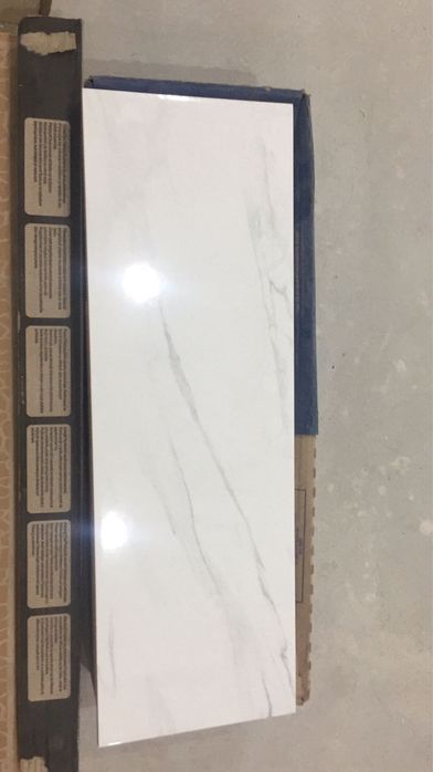 Кафель белый и черный остатки