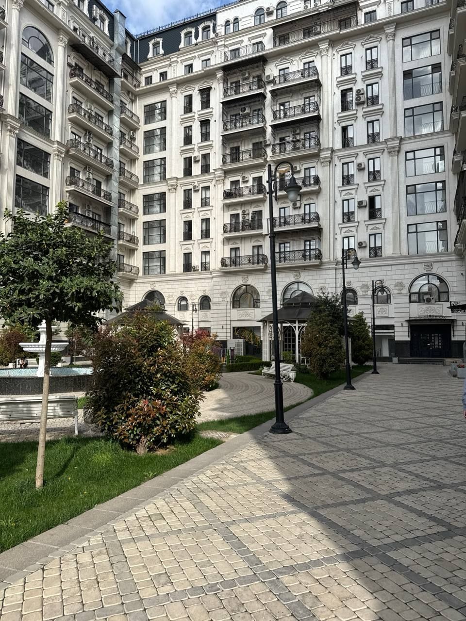 Срочно продается 5 ком. квартира в ЖК Казахстан