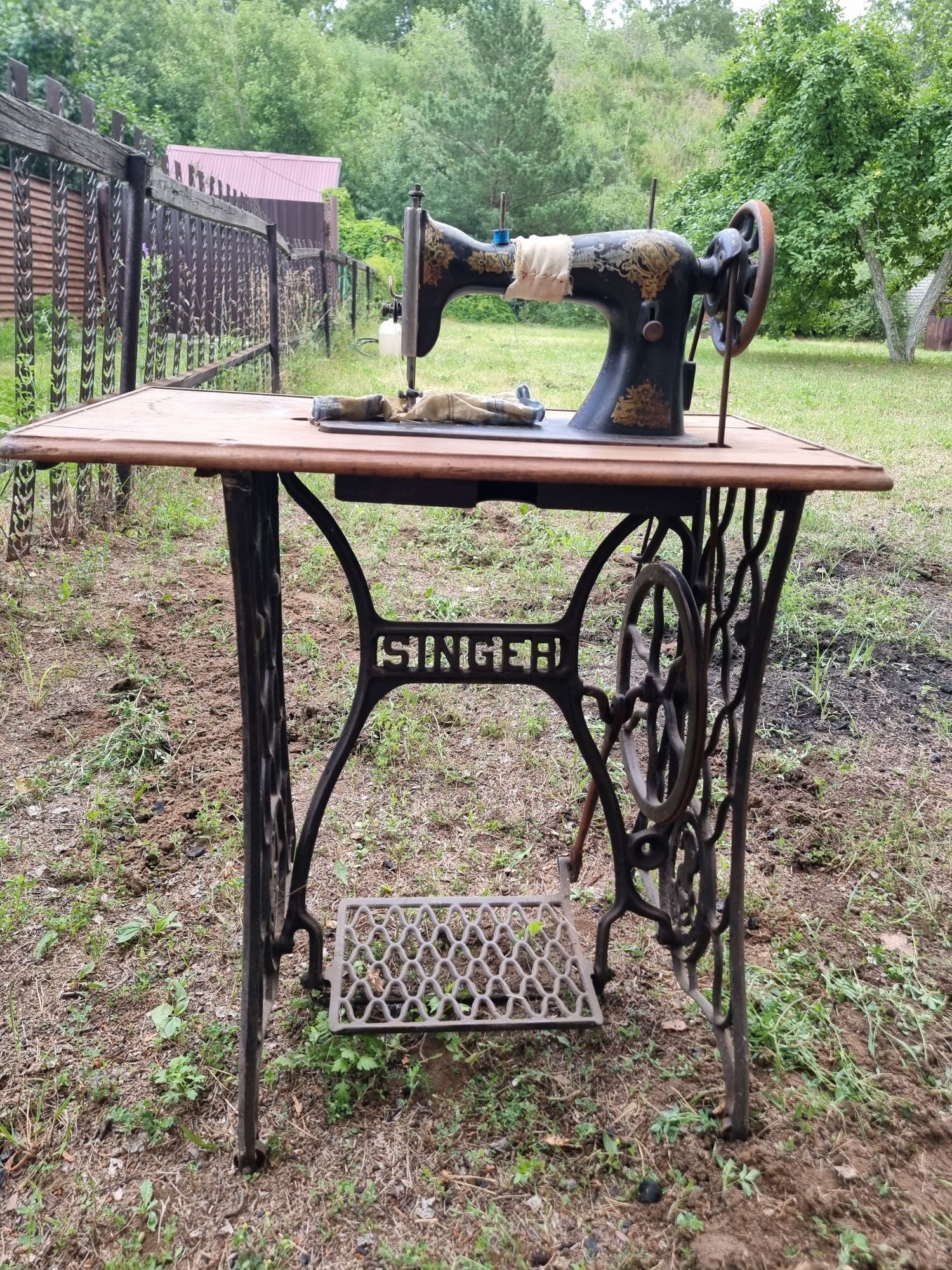 Продам швейную машинку SINGER