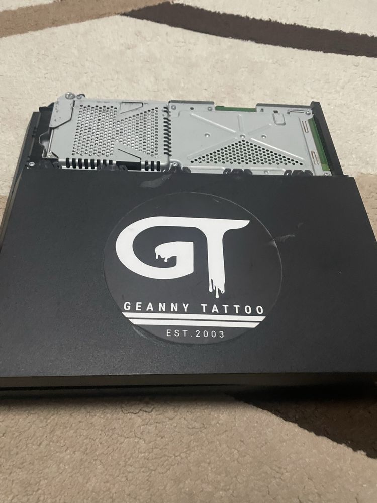 Vand ps 4 de piese sau reparat
