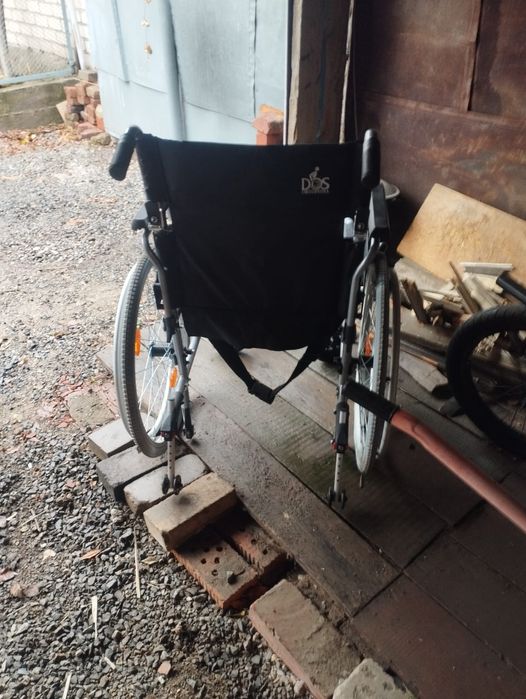 Продам инвалидную коляску в хорошем состоянии.в наличии имеется 2 ед