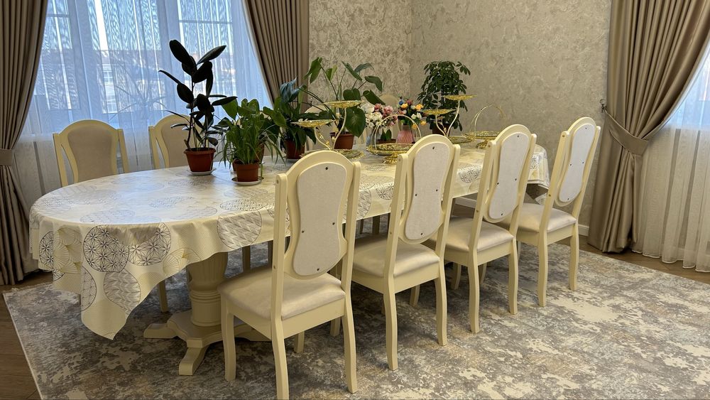 Стол и стулья для гостиной