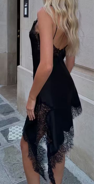 Рокля блестяща златна