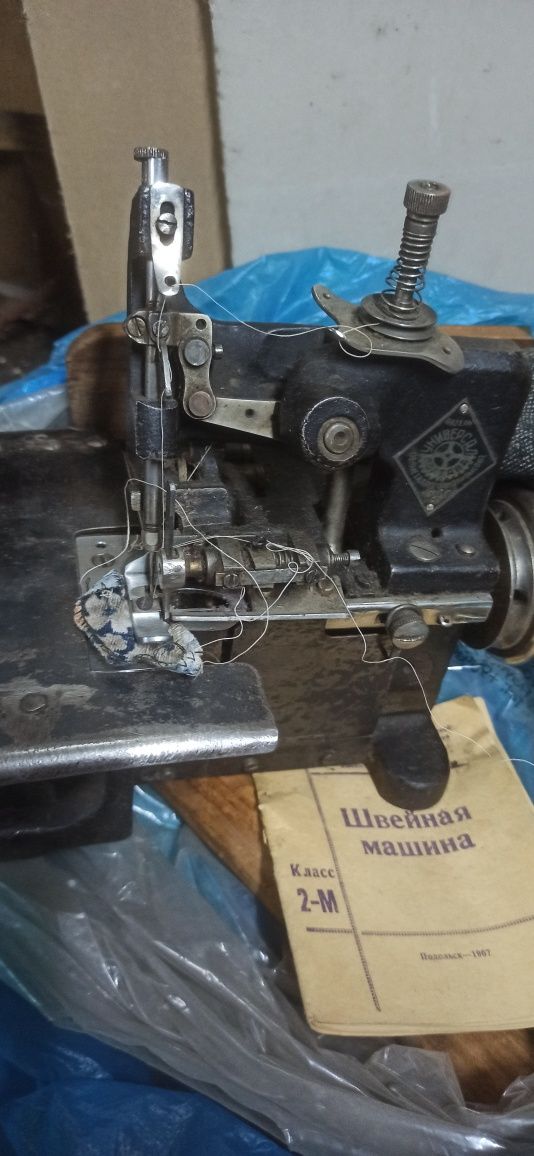 Продам оверлок трехниточный...