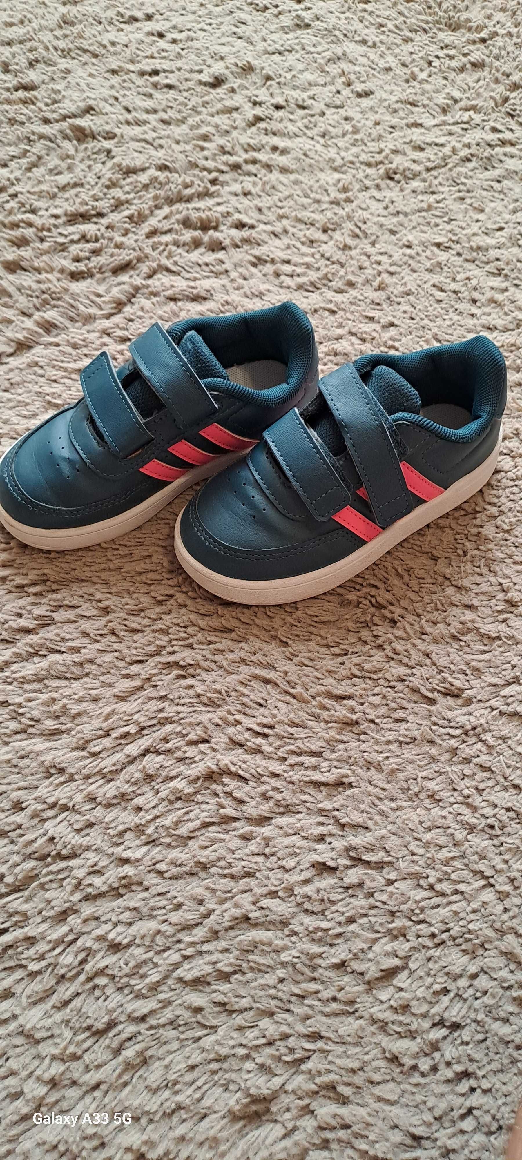 Тъмно зелени маратонки Adidas