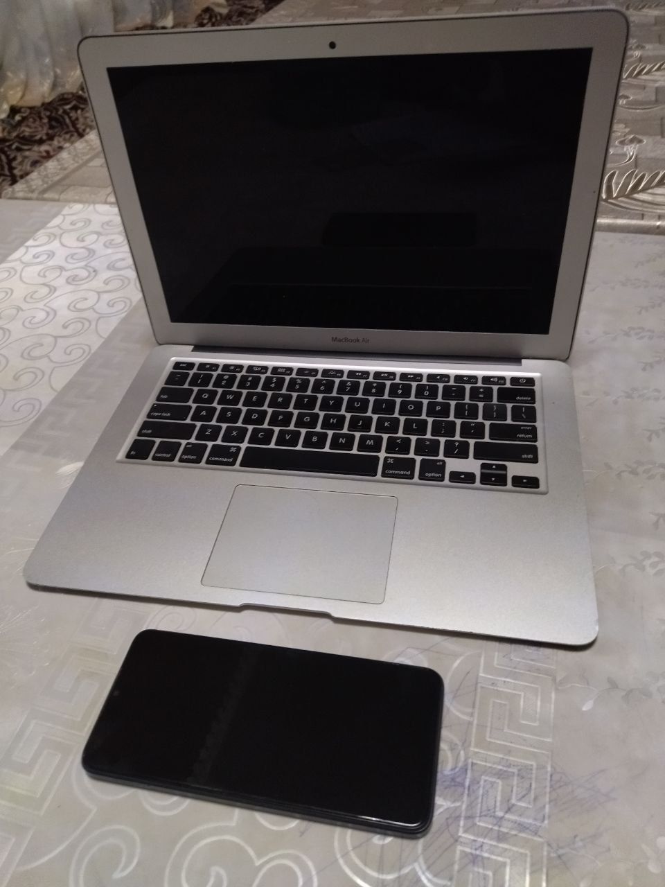 Noutbuk va telefon birga sotiladi. Sirochni!!