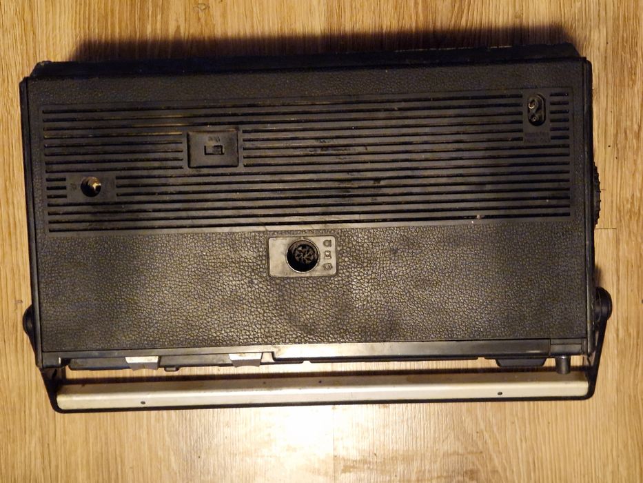 Vând radiocasetofon Unitra Kaspazak RB 3200 Automatic