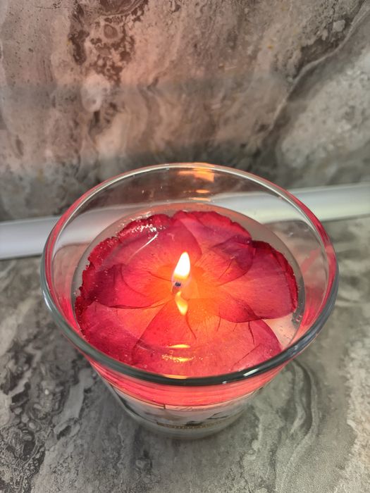 Ръчно изработена свещ