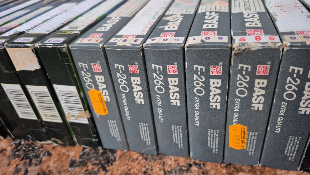 Vând 16 casete video VHS originale Basf & Mega view de 260 minute film