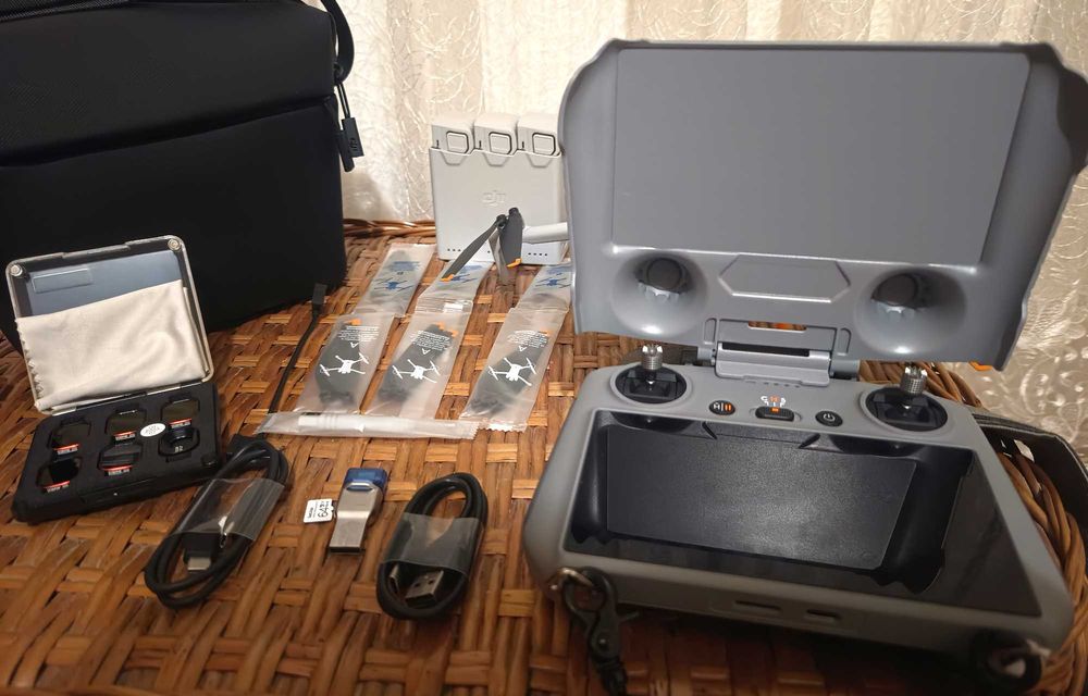Drona Dji Mini 4 Pro Fly More Combo, filtre, card, alte accesorii