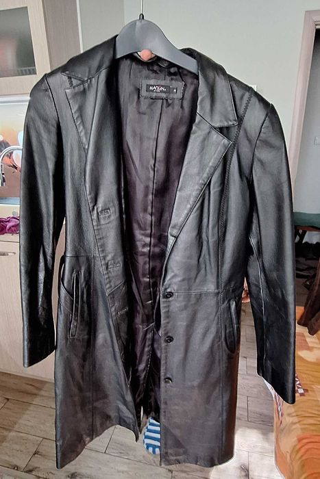 Черно кожено манто