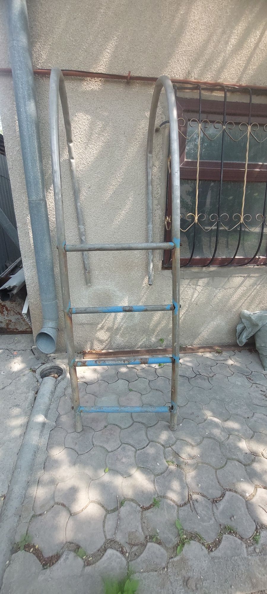 Продаётся лестница для бассейна