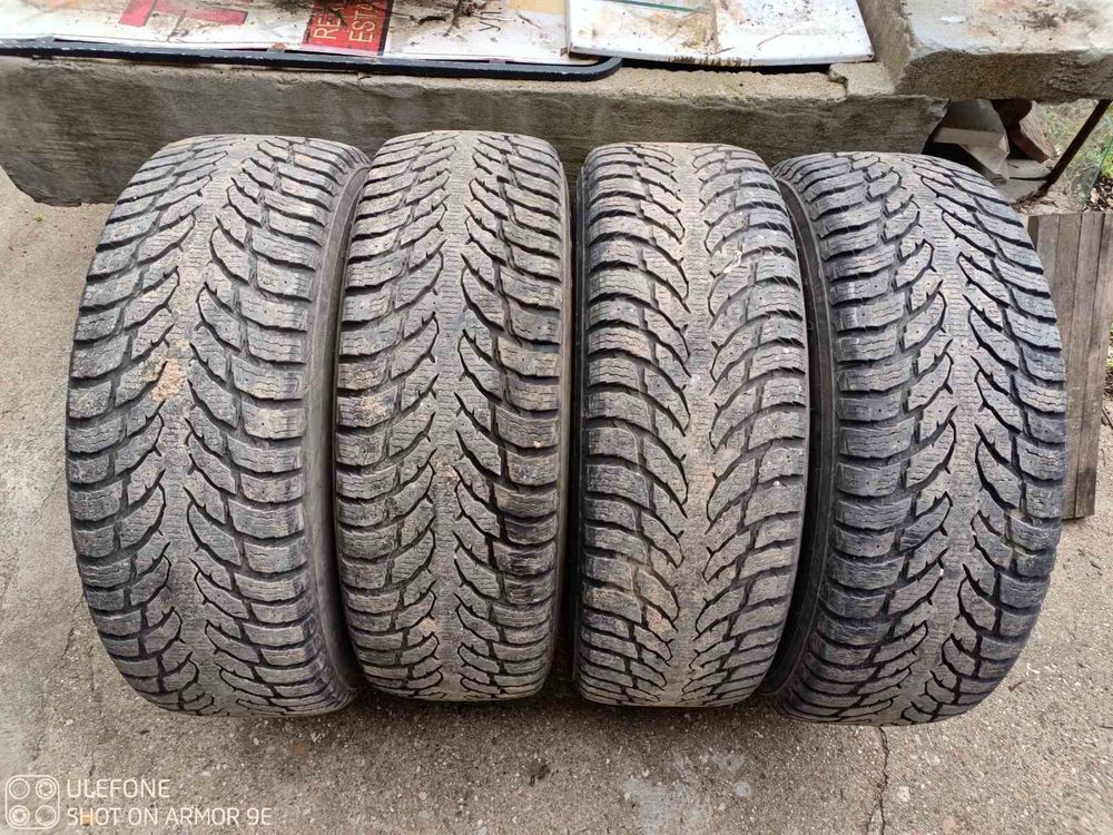Зимни гуми Nokian Hakkapeliitta 9 SUV, 265/70 R17 от Toyota 4Runner.