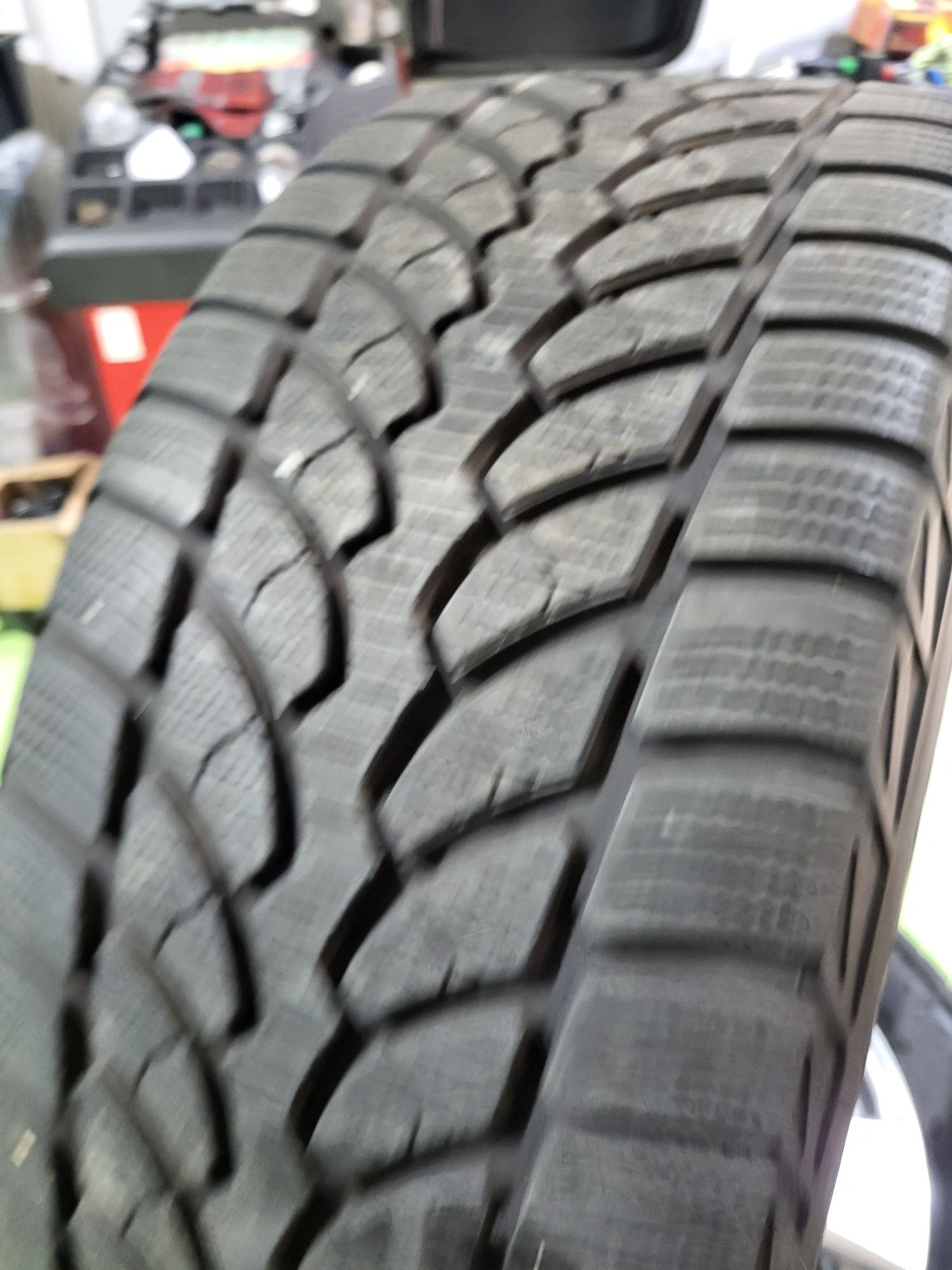4 бр зимни 225/50/17 Bridgestone