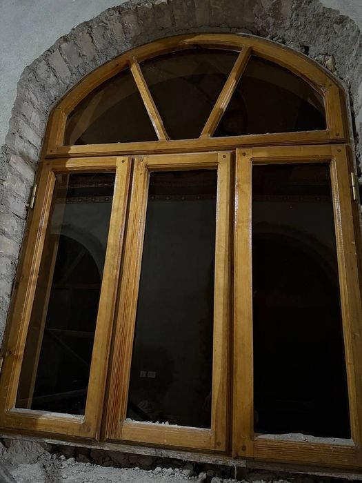 Eshik derazalar sotiladi holati zor