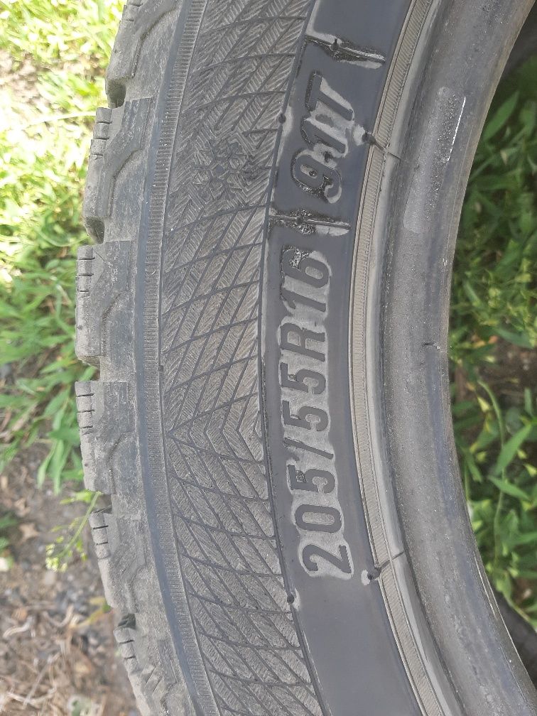 Срочно продам шины Maxxis premitra ice 205/55/16 липучка