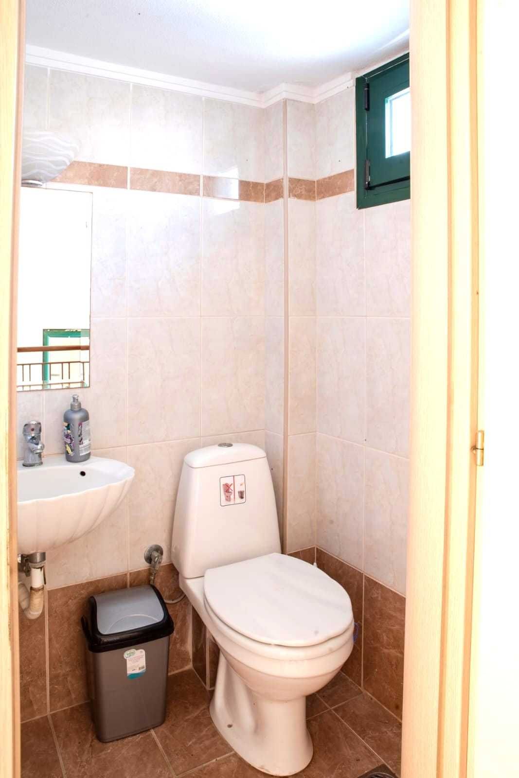 Продава къща - мезонет 90 м2 и двор 120 м2 в Аспровалта, Гърция