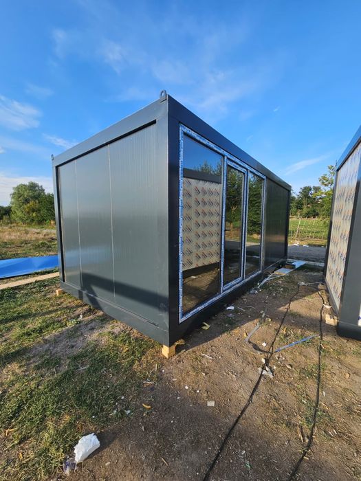 Vand containere modulate tip birou sau cu vitrina