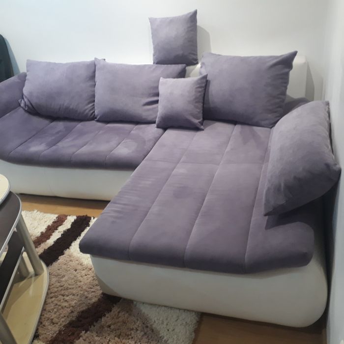 coltar extensibil cu sezlong si măsuță cafea
