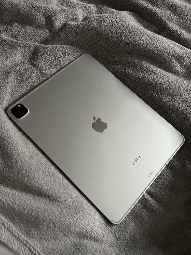 Продавам IPAD PRO M2 12.9 2TB 16GB RAM Celluar silver + apple pencil 2