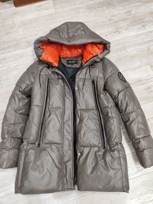 Продам куртку пуховик женскую