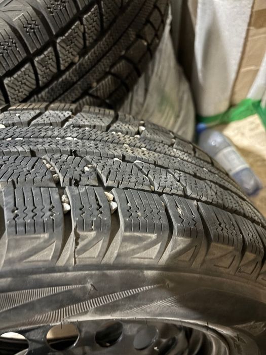 Зимние шины 215/60R/16