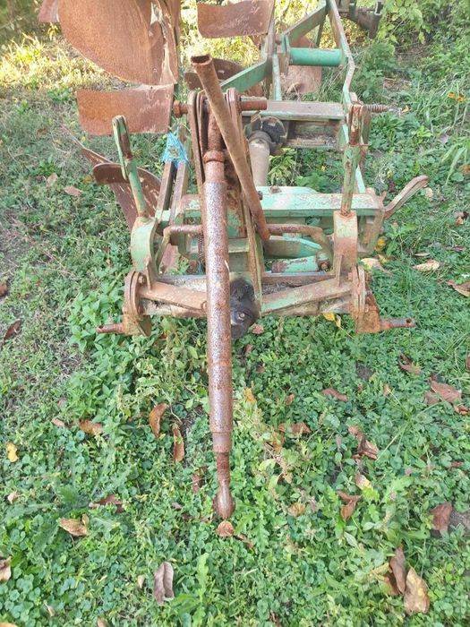 Vând plug pentru arat