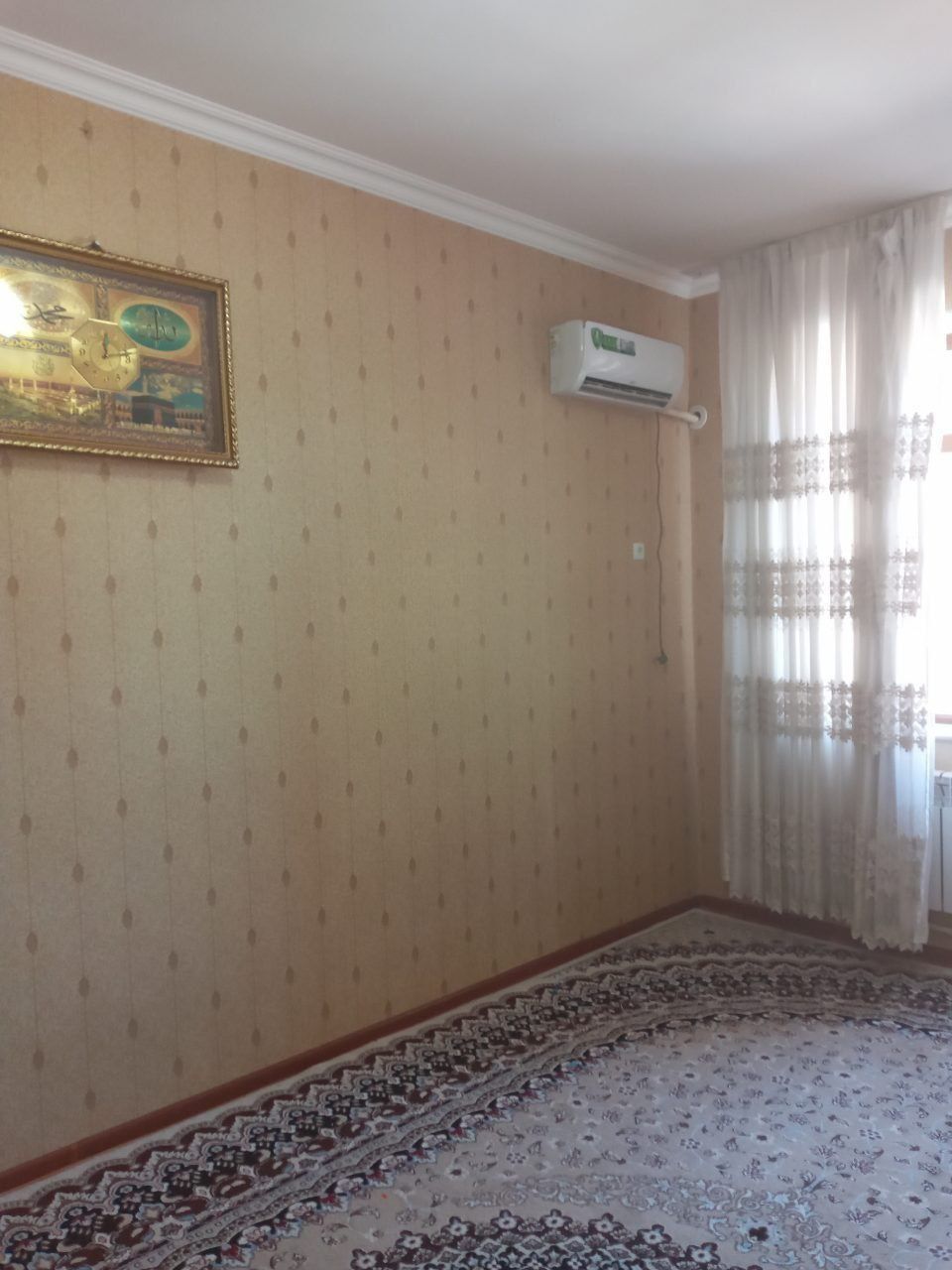 1 хонали 2-этажда жойлашган квартира ижарага берилади