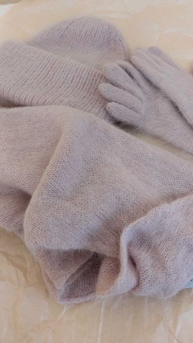 Продаю набор из ангоры - шапочка, косынка и перчатки