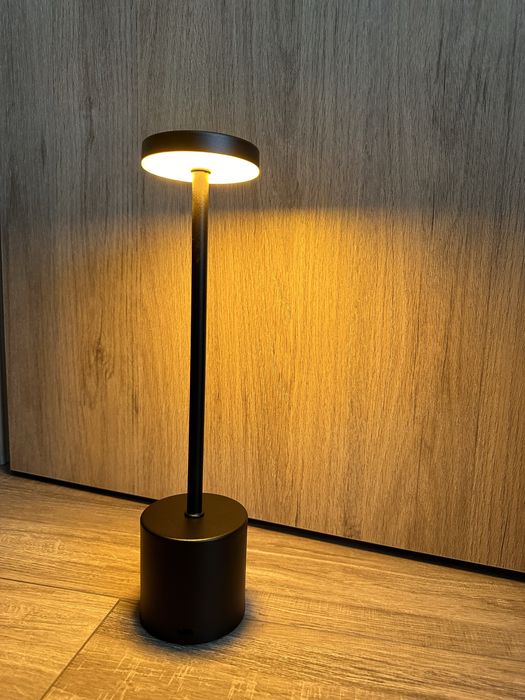 Lampa de masa LED reincarcabila