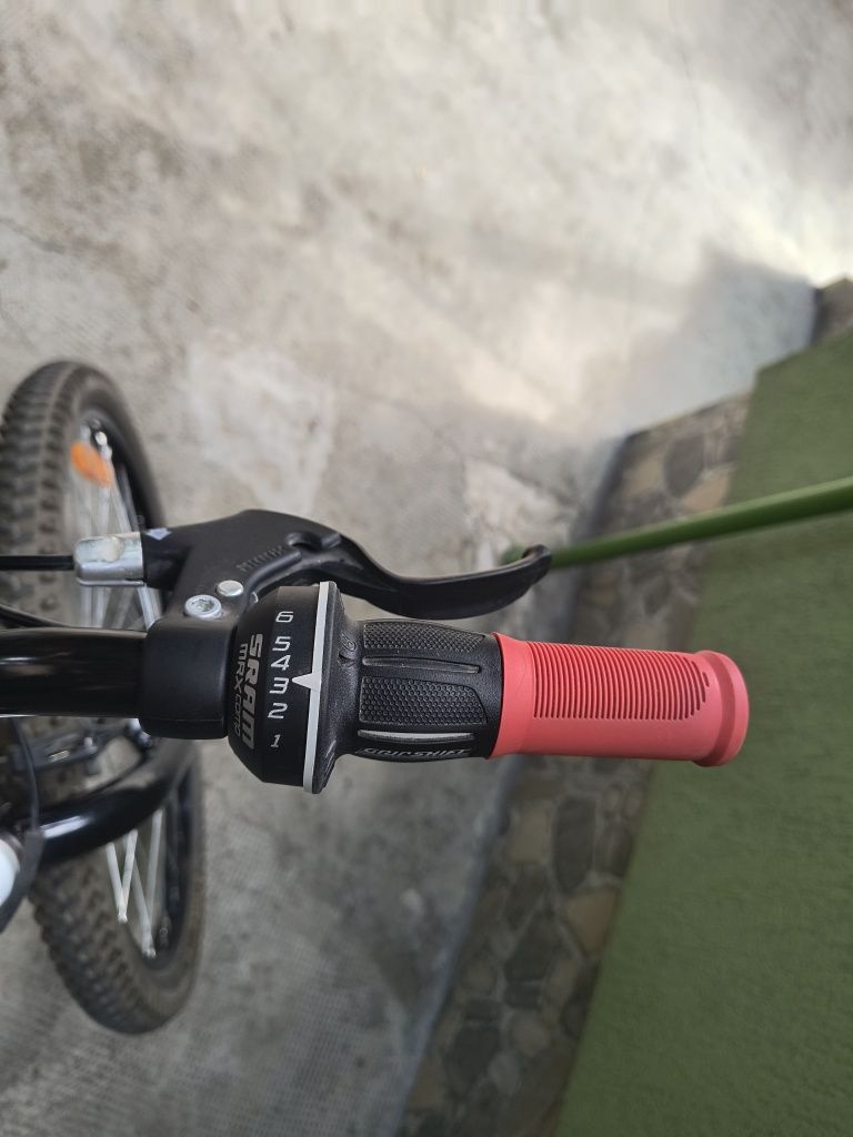 Vând bicicletă B'Twin Rockrider 300 – aproape nouă

Vând bicicletă B’T