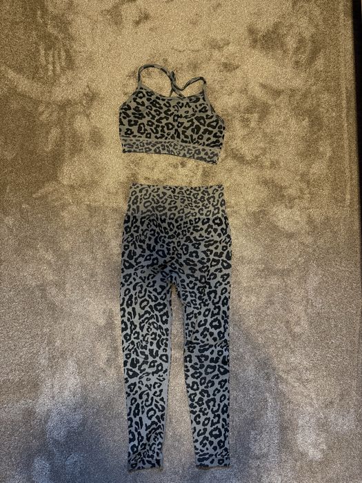 Дамски спортен екип